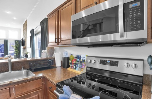 Tannersville House | Luxury Camelback Summit: 5bed 4bath, Hot Tub, Game Room, Movie Room, Slope Views