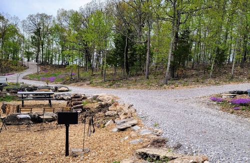 Squires House | Luxury Camp w/TV, Wi-Fi & Bunkbeds!