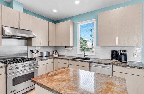 Marathon House | Luxury Canal Home | 70’ Dock, Heated Pool, Viking Kitchen & Ocean Access