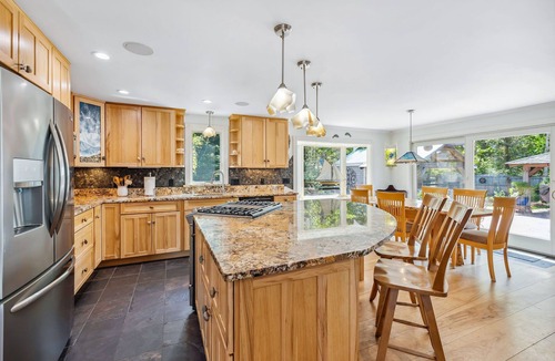 North Eastham House | Luxury Cape Cod Compound-Heated Pool*Outdoor Kitchen*3 Connected Units (2302)