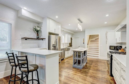 Lincoln Terrace House | 💎Luxury💎Capitol Home 🏡 Slp16 💼 Office & Hot Tub 🛁