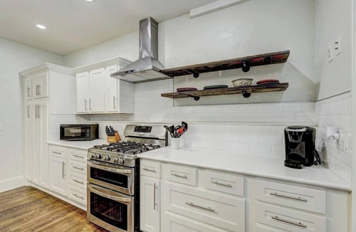 Lincoln Terrace House | 💎Luxury💎Capitol Home 🏡 Slp16 💼 Office & Hot Tub 🛁