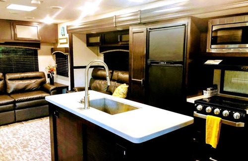 Dripping Springs House | Luxury Caravan Rental in Texas for Amazing Glamping Getaways