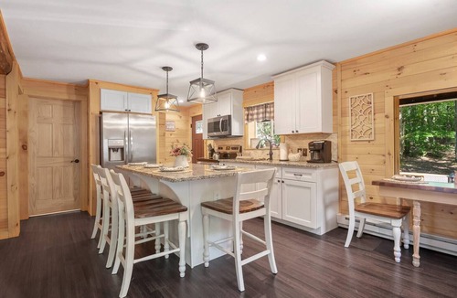 West Oneonta Cabin | Luxury Catskills Log Cabin Lakeside Hot Tub, Boats