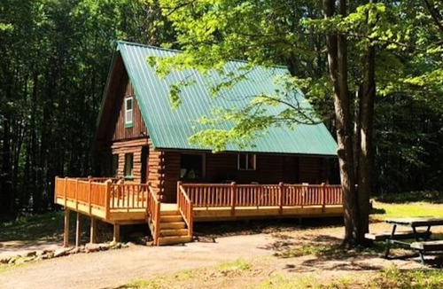 West Oneonta Cabin | Luxury Catskills Log Cabin Lakeside Hot Tub, Boats