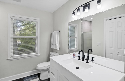 Cayce House | Luxury Cayce Getaway