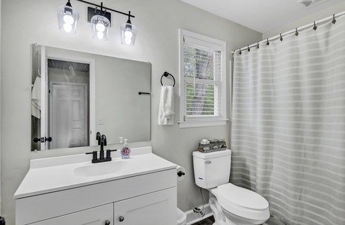 Cayce House | Luxury Cayce Getaway