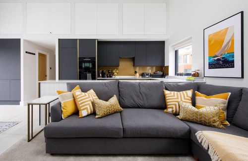 Bosham House | Luxury Cedar Lodge & Pool House