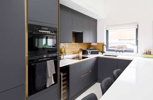 Bosham House | Luxury Cedar Lodge & Pool House