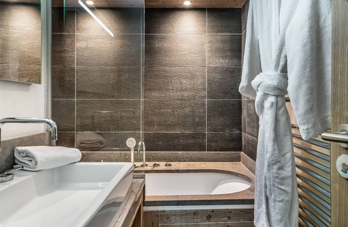 Val-d'Isere Apartment | Luxury Central Apartment with Ski Access & Stunning Views