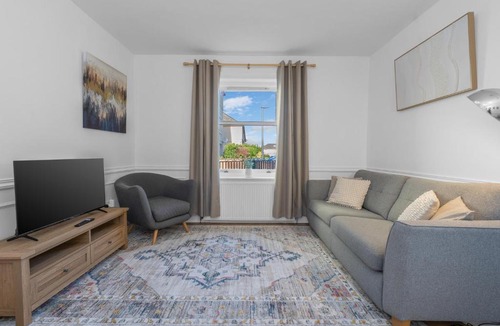 Inveresk Apartment | Luxury Central Hidden Gem