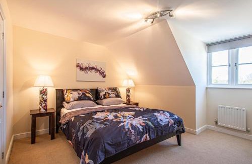 Canterbury House | Luxury Central Home - Superking bed, secure FREE parking