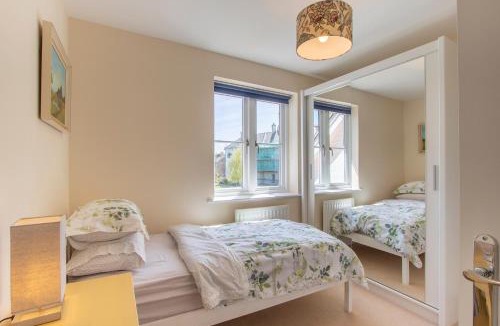 Canterbury House | Luxury Central Home - Superking bed, secure FREE parking