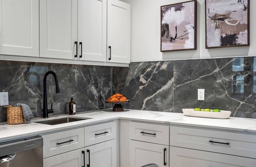 Old Montreal Apartment | Luxury Central Old Port MTL Apt - Notre-Dame