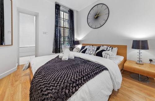 London City Centre Apartment | Luxury Central Soho Retreat