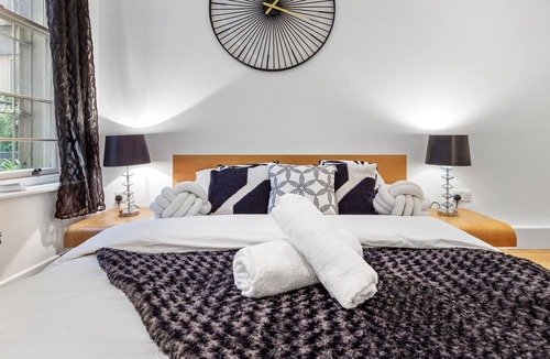 London City Centre Apartment | Luxury Central Soho Retreat