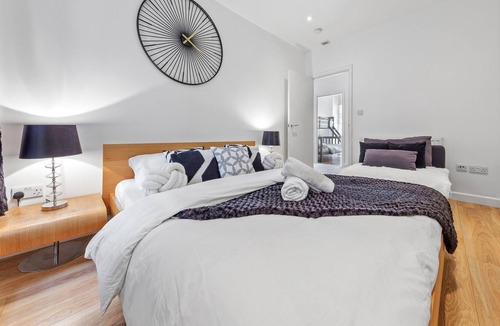 London City Centre Apartment | Luxury Central Soho Retreat