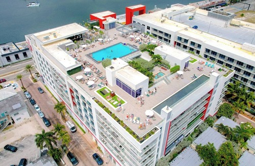 Hollywood Condo | Luxury CH Studio Steps From The Beach Style-CS33