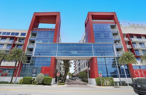 Hollywood Condo | Luxury CH Studio Steps From The Beach Style-CS33