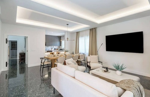 Alcala de Henares Ski Chalet | Luxury Chalet: LA CASA DE INES