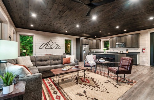 Chalet Village Ski Chalet | Luxury Chalet.2 miles from Gatlinburg. Heated Pool. Hot Tub. Arcade. Sleeps 14