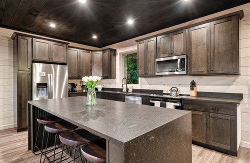 Chalet Village Ski Chalet | Luxury Chalet.2 miles from Gatlinburg. Heated Pool. Hot Tub. Arcade. Sleeps 14