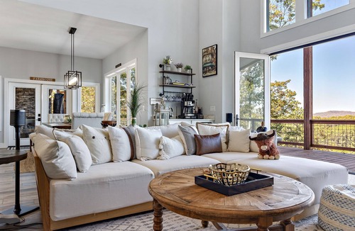 Murphy Ski Chalet | Luxury Chalet 4BR/5BA, movie rm, game rm, hot tub, amazing views in Murphy