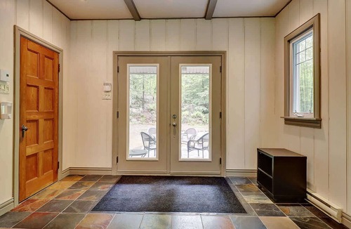 Austin Ski Chalet | Luxury Chalet Austin: Hot Tub, Lake & Mountain View