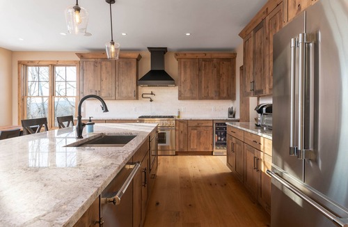 Bartlett House | Luxury Chalet, Big Mountain Views, Hot Tub, fitness room, Chef Kitchen, Fire Pit
