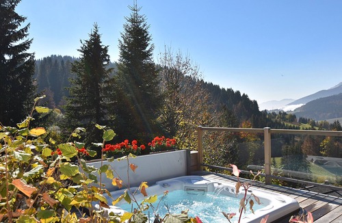 Le Chinaillon Ski Chalet | Luxury Chalet with Ski-In/Ski-Out, Sauna & Outdoor Jacuzzi at Le Grand-Bornand