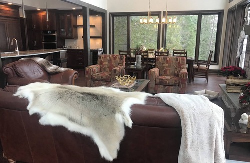 Bonfield Ski Chalet | Luxury Chalet in Provincial Park on crystal clear Lake Talon
