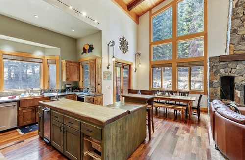 Truckee House | Luxury Chalet with Hot Tub in Private Setting - Tahoe Donner