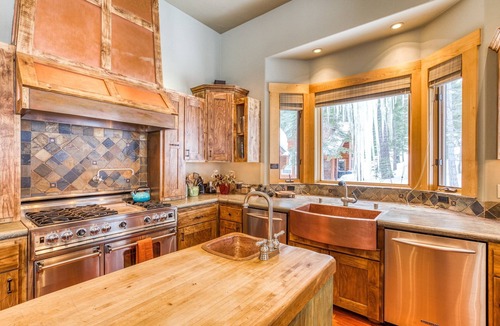 Truckee House | Luxury Chalet with Hot Tub in Private Setting - Tahoe Donner