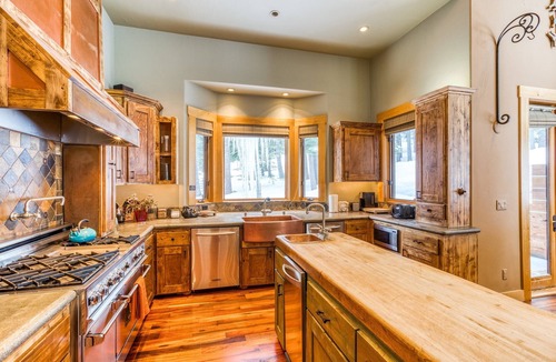 Truckee House | Luxury Chalet with Hot Tub in Private Setting - Tahoe Donner