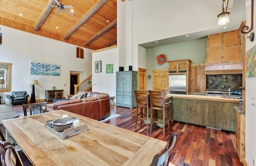 Truckee House | Luxury Chalet with Hot Tub in Private Setting - Tahoe Donner