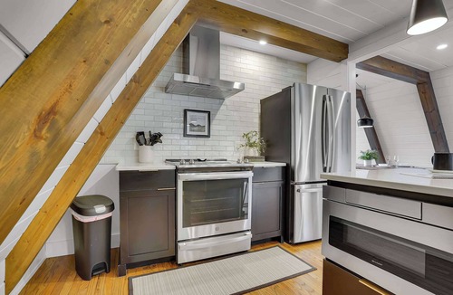 Birdsboro Ski Chalet | Luxury Chalet with Mountain Views & Hot Tub