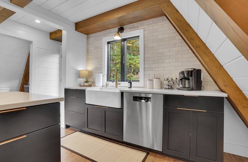 Birdsboro Ski Chalet | Luxury Chalet with Mountain Views & Hot Tub