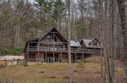 Cherry Log Ski Chalet | Luxury chalet with pool