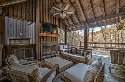 Cherry Log Ski Chalet | Luxury chalet with pool