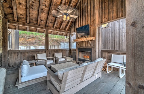 Cherry Log Ski Chalet | Luxury chalet with pool