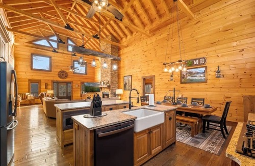 Newport House | Luxury, Chalet with Private Suite, Secluded, and HotTub