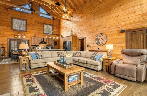 Newport House | Luxury, Chalet with Private Suite, Secluded, and HotTub