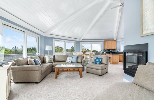 Edgartown House | Luxury Chappaquiddick Getaway with Oceanviews