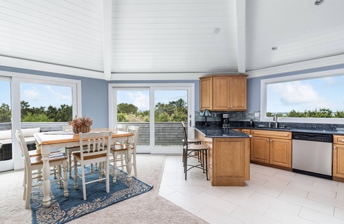 Edgartown House | Luxury Chappaquiddick Getaway with Oceanviews