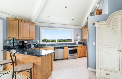 Edgartown House | Luxury Chappaquiddick Getaway with Oceanviews