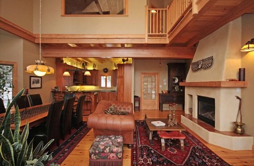Villa des Bois Ski Chalet | Luxury Charming Private Waterfront Property & Close to Ski/Golf (10min)