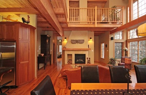 Villa des Bois Ski Chalet | Luxury Charming Private Waterfront Property & Close to Ski/Golf (10min)