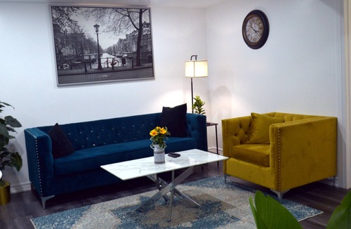 Mount Pleasant Apartment | Luxury Chic 2BED End Unit in Central Brampton