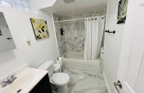 Mount Pleasant Apartment | Luxury Chic 2BED End Unit in Central Brampton