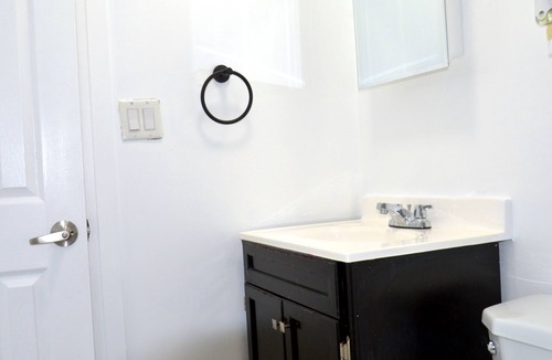 Mount Pleasant Apartment | Luxury Chic 2BED End Unit in Central Brampton